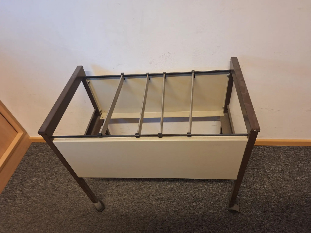 1 Stk. Hängeregister auf Rollen - Nástroj/ Vybavenie: obrázok 1 1 Stk. Hängeregister auf Rollen - Nástroj/ Vybavenie: obrázok 1