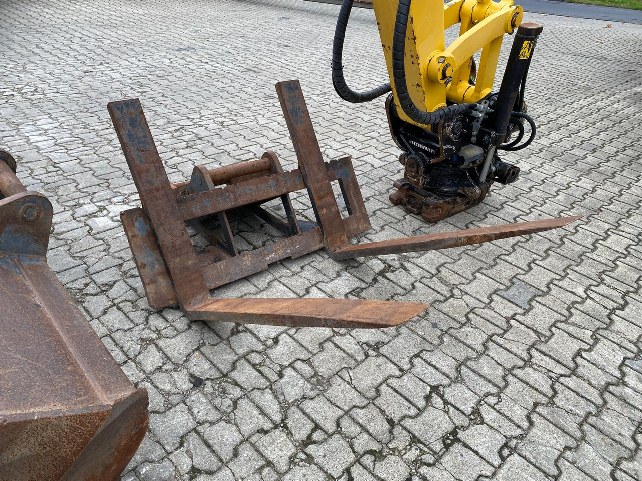 Pásové rýpadlo Komatsu PC138US-11: obrázok 42