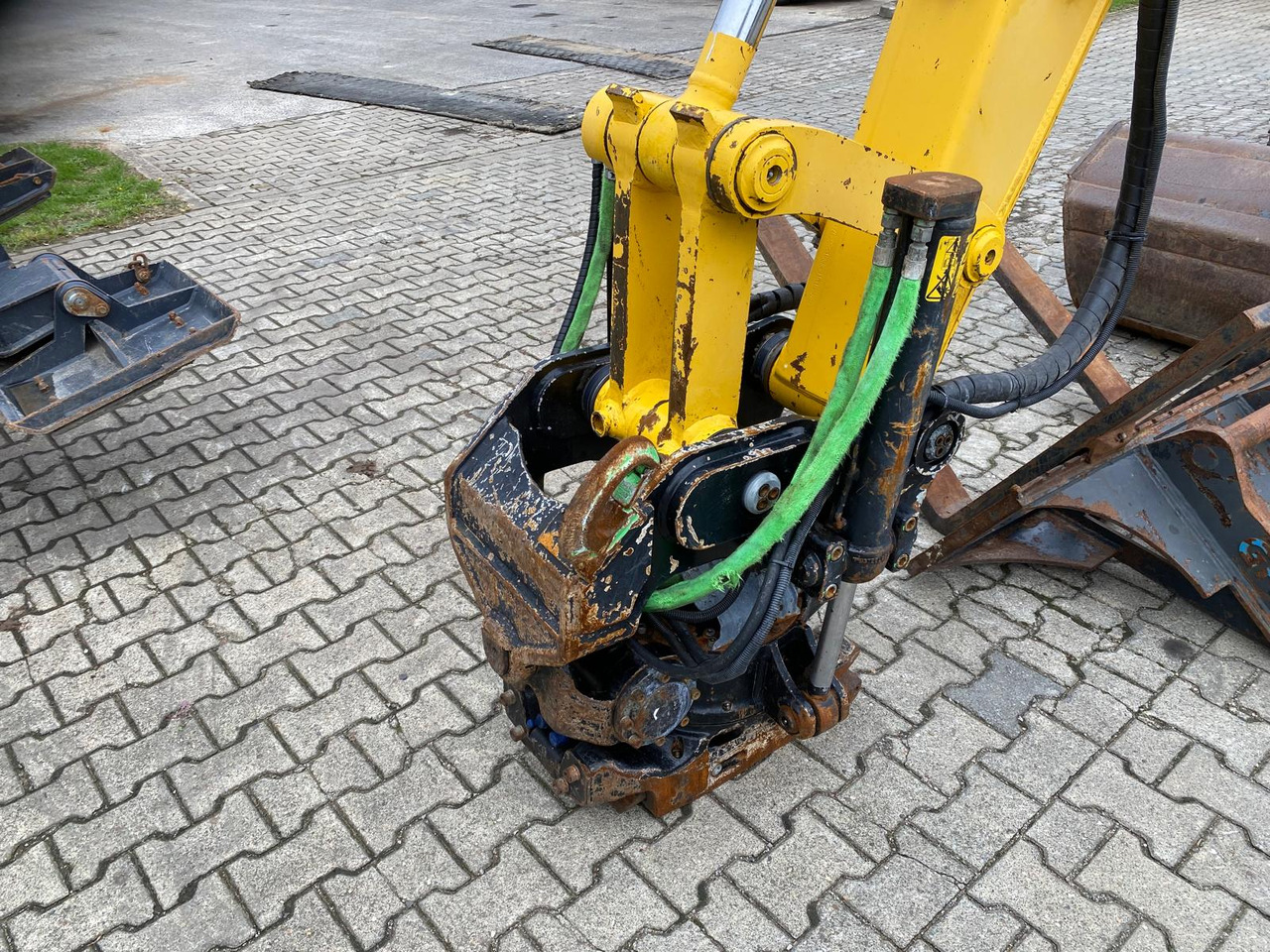 Pásové rýpadlo Komatsu PC138US-11: obrázok 16