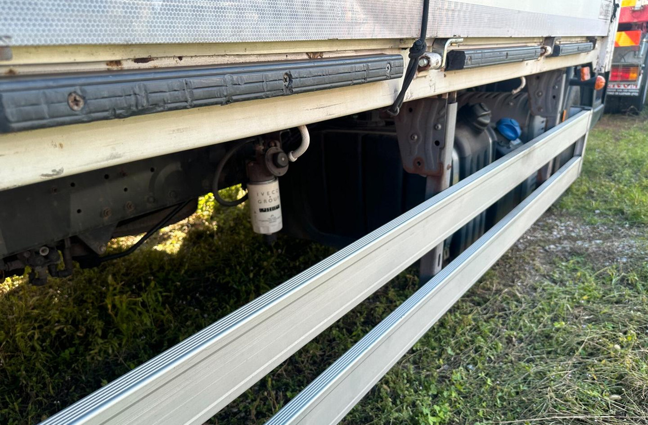 Iveco 120 EL 22 P RIBASSATO CENTINATO EURO 5 - Plachtové nákladné vozidlo: obrázok 4 Iveco 120 EL 22 P RIBASSATO CENTINATO EURO 5 - Plachtové nákladné vozidlo: obrázok 4