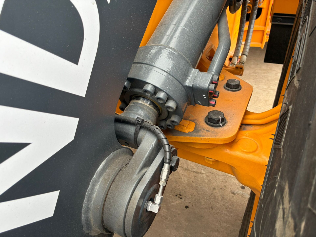 Kolesový nakladač Hyundai HL940A: obrázok 13