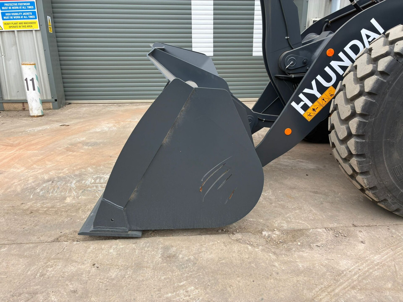 Kolesový nakladač Hyundai HL940A: obrázok 9