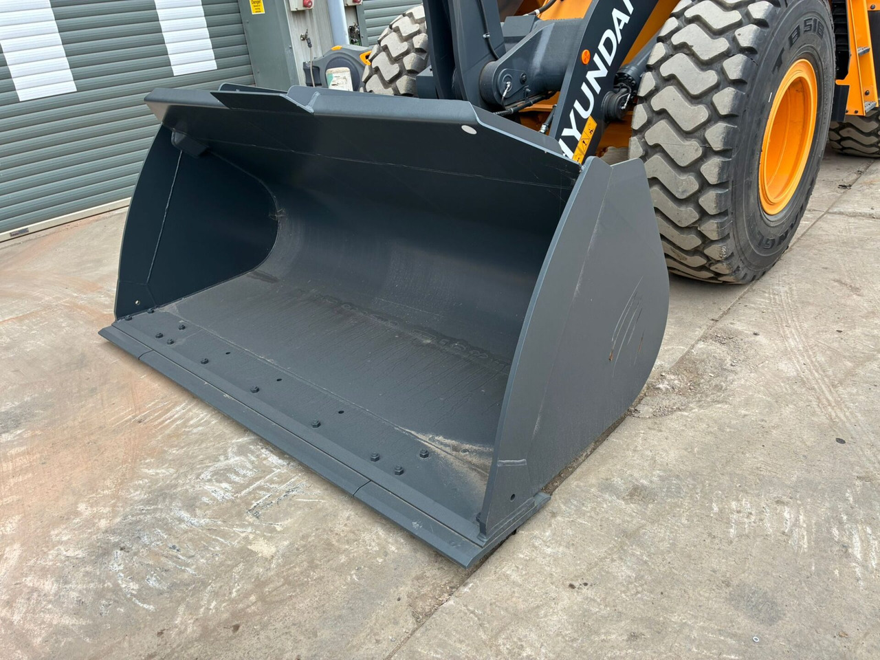 Kolesový nakladač Hyundai HL940A: obrázok 8