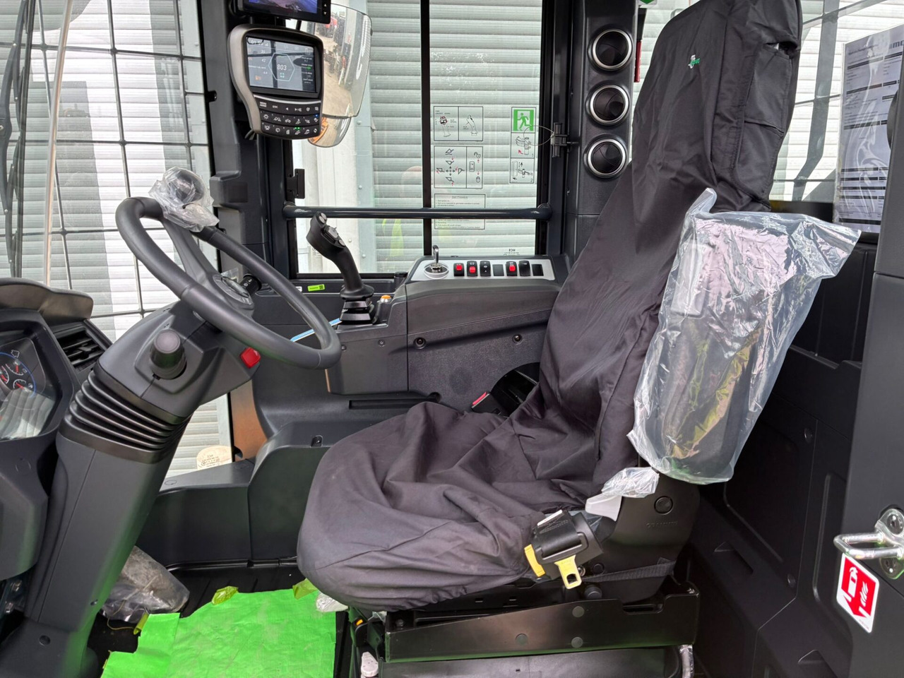 Kolesový nakladač Hyundai HL940A: obrázok 20