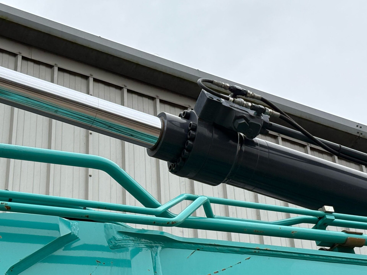 Pásové rýpadlo Kobelco SK300LC-10E: obrázok 11 Pásové rýpadlo Kobelco SK300LC-10E: obrázok 11