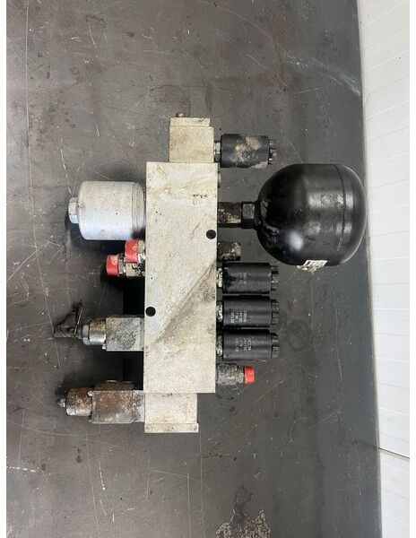 Liebherr A944C Li / A934C Li / R944C Li / R954C - Hydraulika: obrázok 2 Liebherr A944C Li / A934C Li / R944C Li / R954C - Hydraulika: obrázok 2