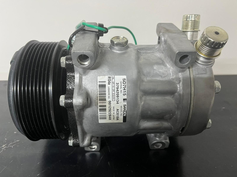 Liebherr - Kompresor klimatizácie: obrázok 2 Liebherr - Kompresor klimatizácie: obrázok 2