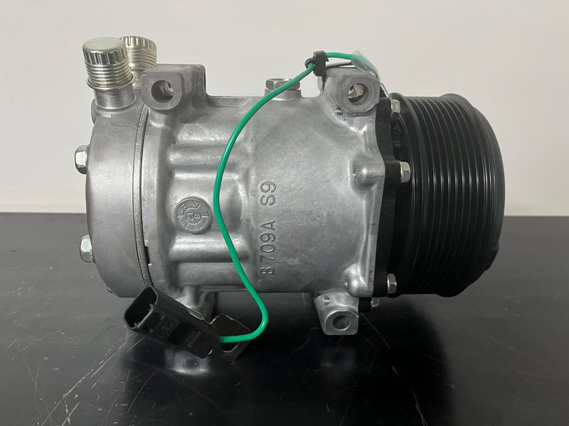 Liebherr - Kompresor klimatizácie: obrázok 1 Liebherr - Kompresor klimatizácie: obrázok 1