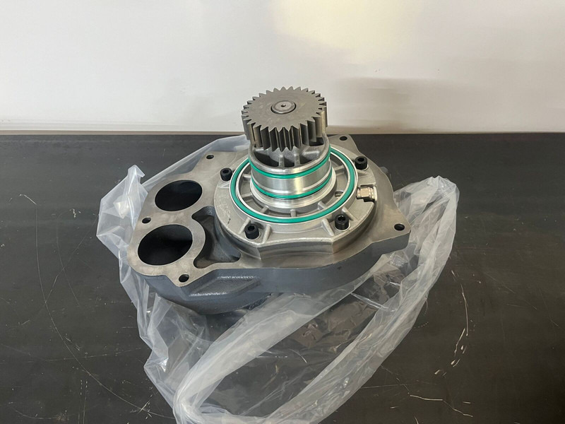 Liebherr P944 / R954 / R944 / R954 / L556-454 / L566-460 - Vodná pumpa: obrázok 1 Liebherr P944 / R954 / R944 / R954 / L556-454 / L566-460 - Vodná pumpa: obrázok 1