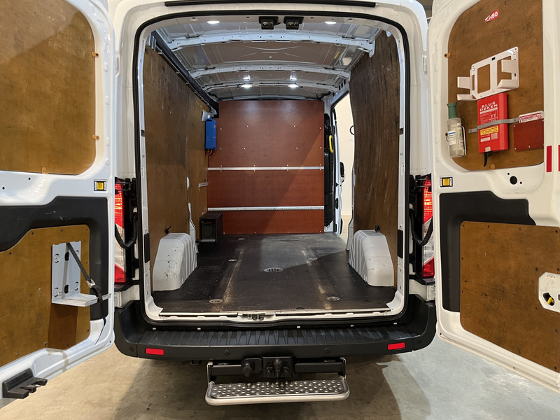 Ford Transit 350 2.0 TDCI L3H2 Trend 130 PK / Euro 6 / 220V / Airco / Cruise Control / Trekhaak / Camera - Furgon: obrázok 5 Ford Transit 350 2.0 TDCI L3H2 Trend 130 PK / Euro 6 / 220V / Airco / Cruise Control / Trekhaak / Camera - Furgon: obrázok 5
