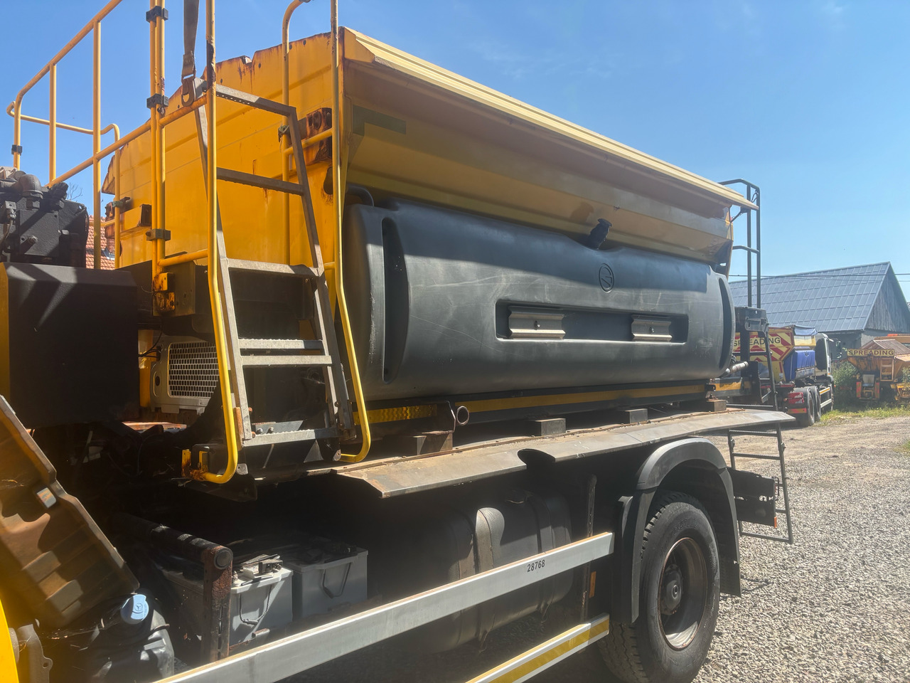 MERCEDES AROCS 1824 4x4BB GRITTER/SPREADER/PLOUGH - Vozidlo na odpratávanie snehu: obrázok 3 MERCEDES AROCS 1824 4x4BB GRITTER/SPREADER/PLOUGH - Vozidlo na odpratávanie snehu: obrázok 3