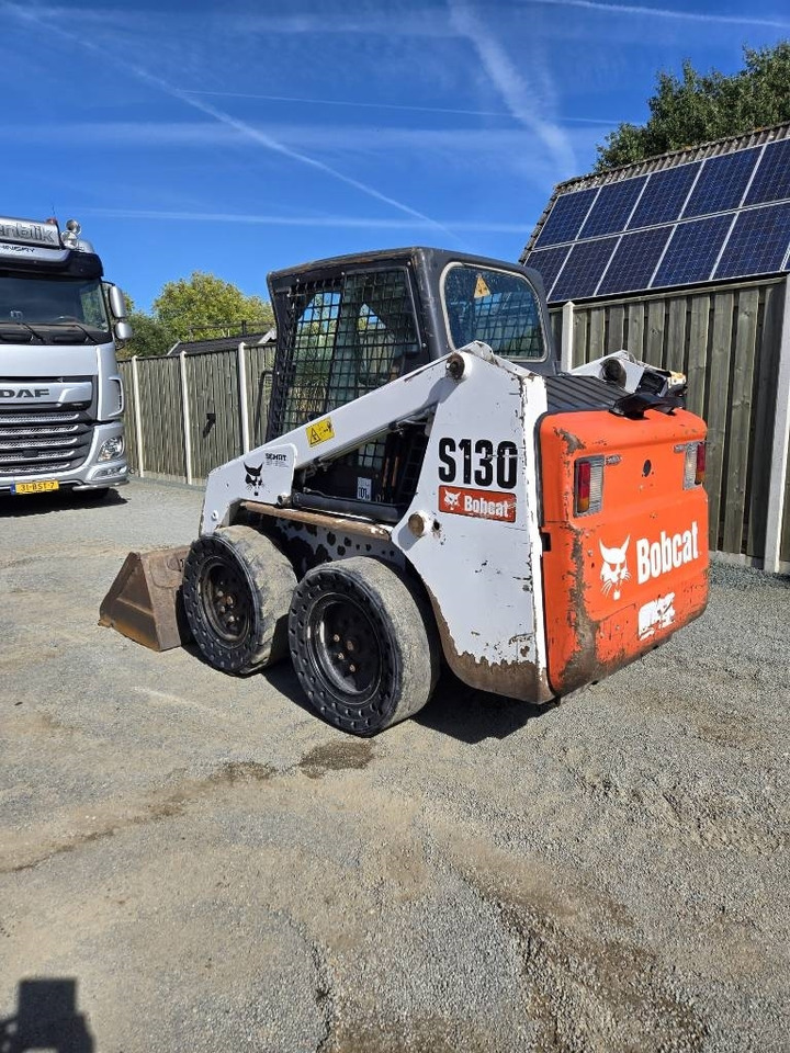 Bobcat S 130  - Šmykom riadený nakladač: obrázok 2 Bobcat S 130  - Šmykom riadený nakladač: obrázok 2