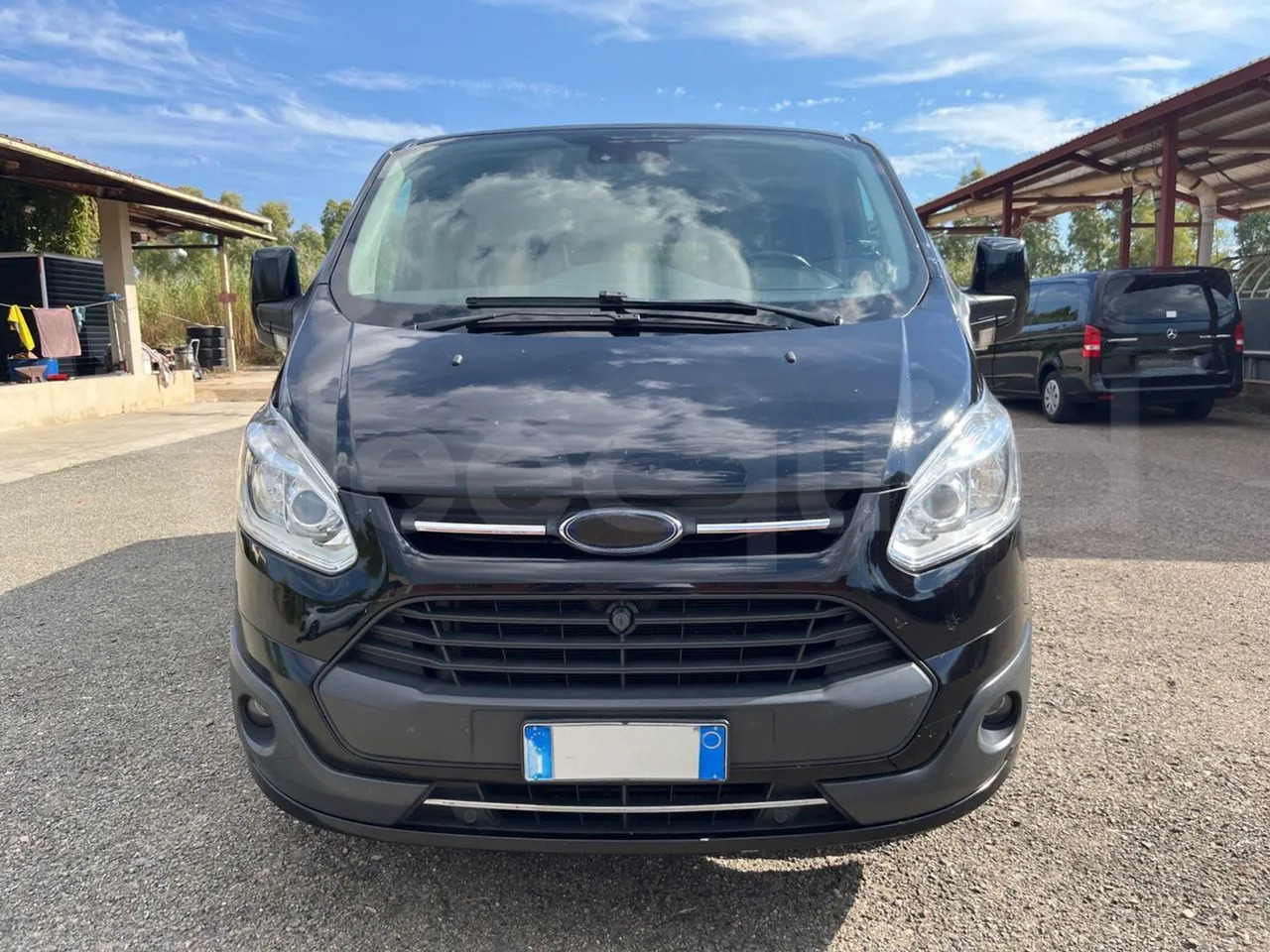 Ford Tourneo Custom - Minibus, Mikrobus: obrázok 2 Ford Tourneo Custom - Minibus, Mikrobus: obrázok 2