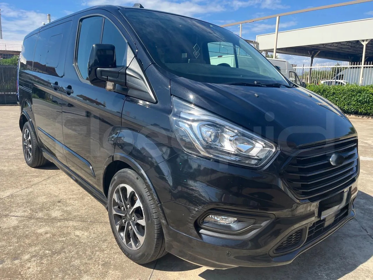Ford Tourneo Custom - Minibus, Mikrobus: obrázok 1 Ford Tourneo Custom - Minibus, Mikrobus: obrázok 1