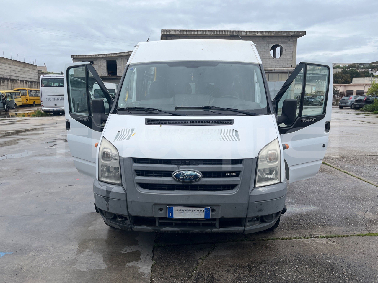 Ford Transit - Minibus, Mikrobus: obrázok 2 Ford Transit - Minibus, Mikrobus: obrázok 2