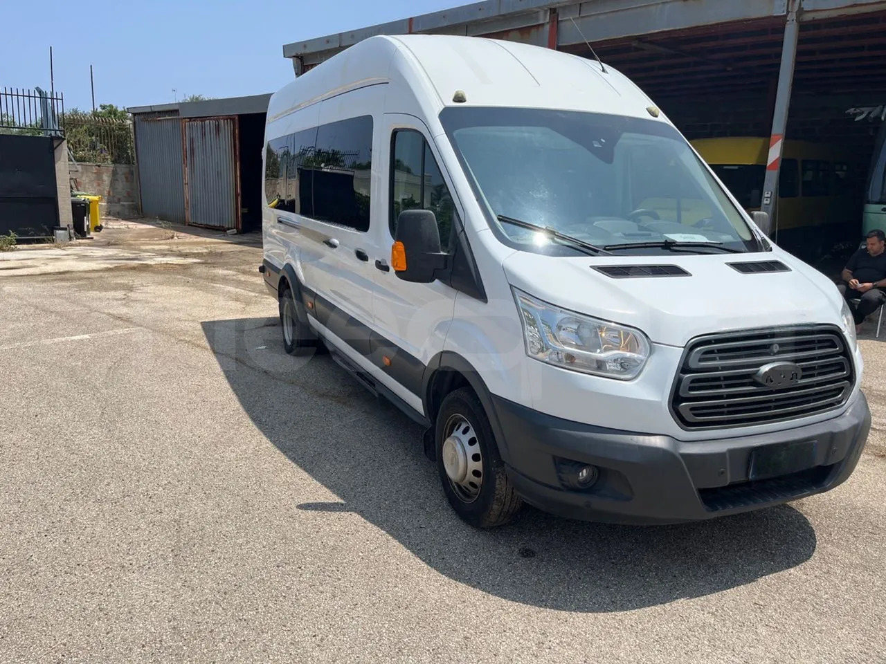 Ford Transit - Minibus, Mikrobus: obrázok 1 Ford Transit - Minibus, Mikrobus: obrázok 1
