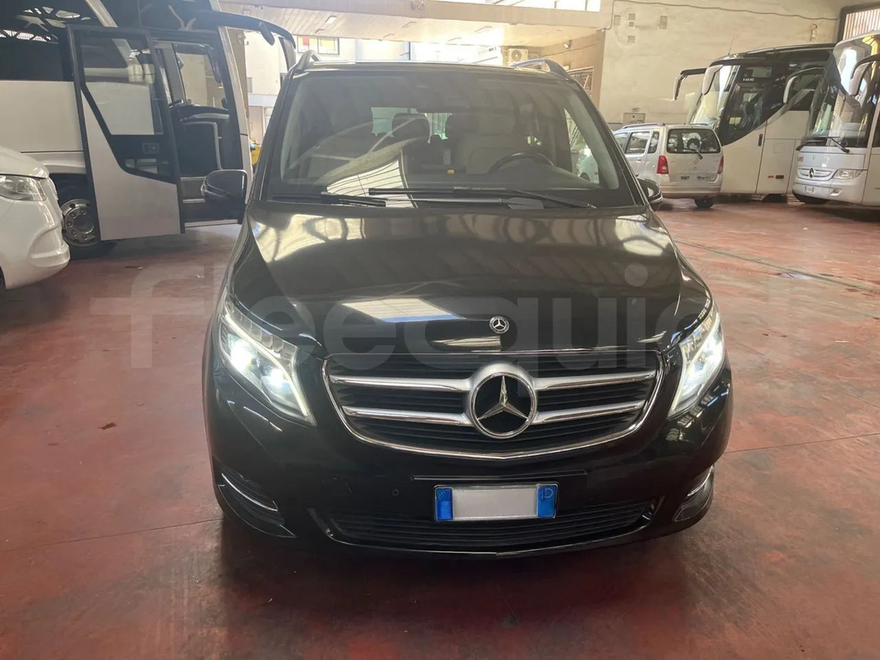 Mercedes-Benz Viano - Minibus, Mikrobus: obrázok 2 Mercedes-Benz Viano - Minibus, Mikrobus: obrázok 2