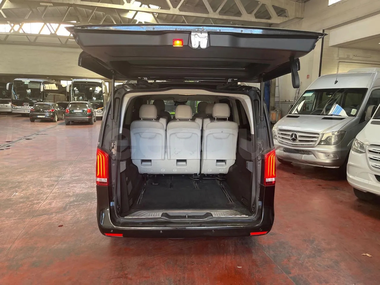 Mercedes-Benz Viano - Minibus, Mikrobus: obrázok 5 Mercedes-Benz Viano - Minibus, Mikrobus: obrázok 5