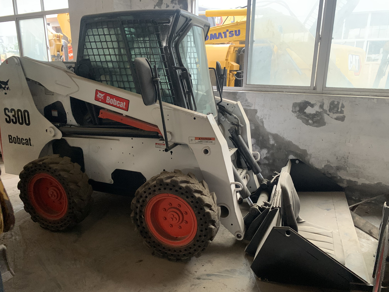 BOBCAT S300 - Šmykom riadený nakladač: obrázok 2 BOBCAT S300 - Šmykom riadený nakladač: obrázok 2
