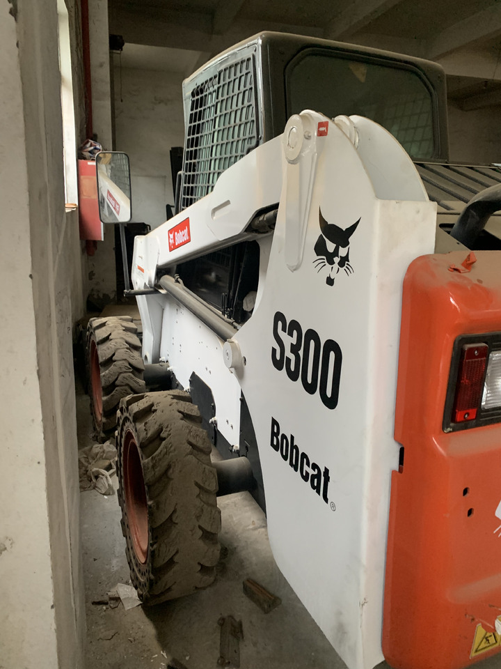 BOBCAT S300 - Šmykom riadený nakladač: obrázok 5 BOBCAT S300 - Šmykom riadený nakladač: obrázok 5