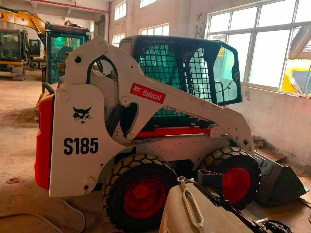 Bobcat S 185  - Šmykom riadený nakladač: obrázok 4 Bobcat S 185  - Šmykom riadený nakladač: obrázok 4