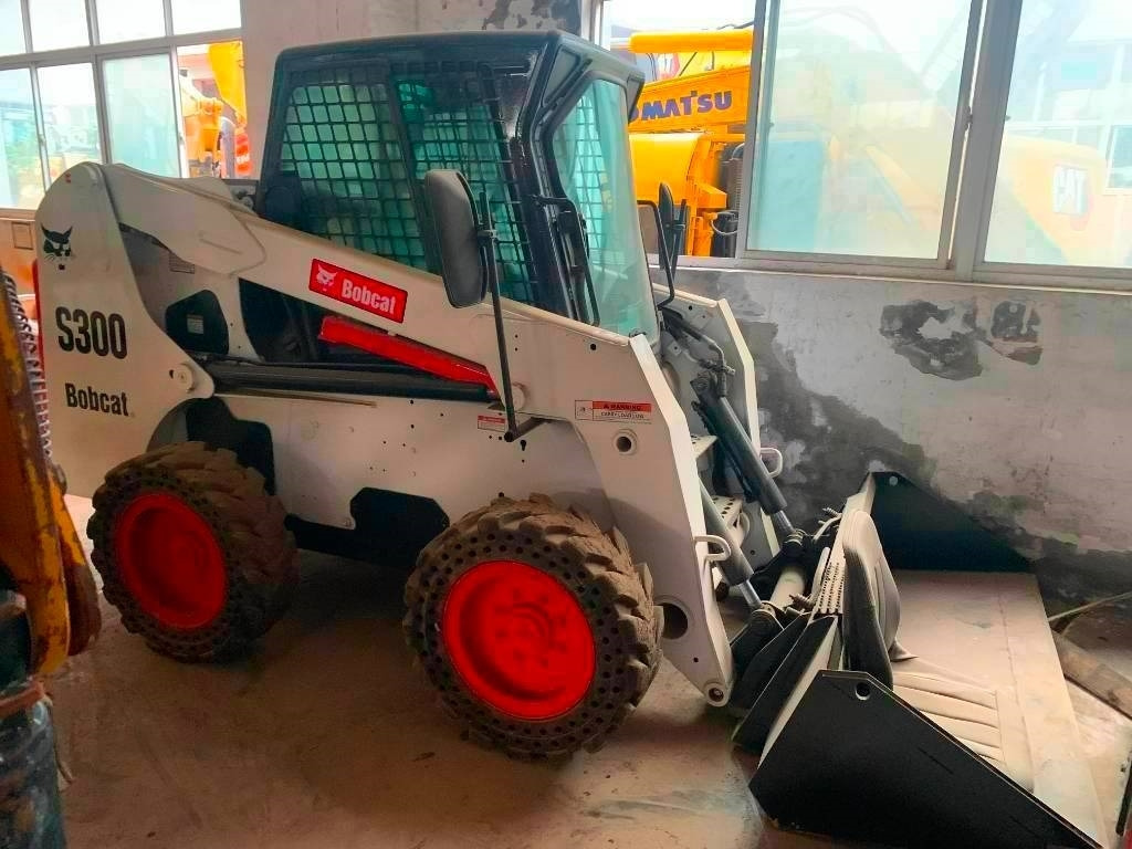 Bobcat S 300 - Šmykom riadený nakladač: obrázok 5 Bobcat S 300 - Šmykom riadený nakladač: obrázok 5