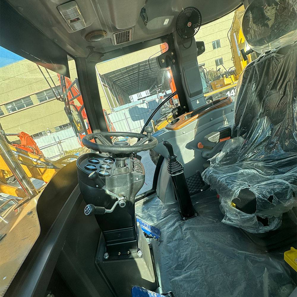 CATERPILLAR 420F - Rýpadlo-nakladač: obrázok 4 CATERPILLAR 420F - Rýpadlo-nakladač: obrázok 4