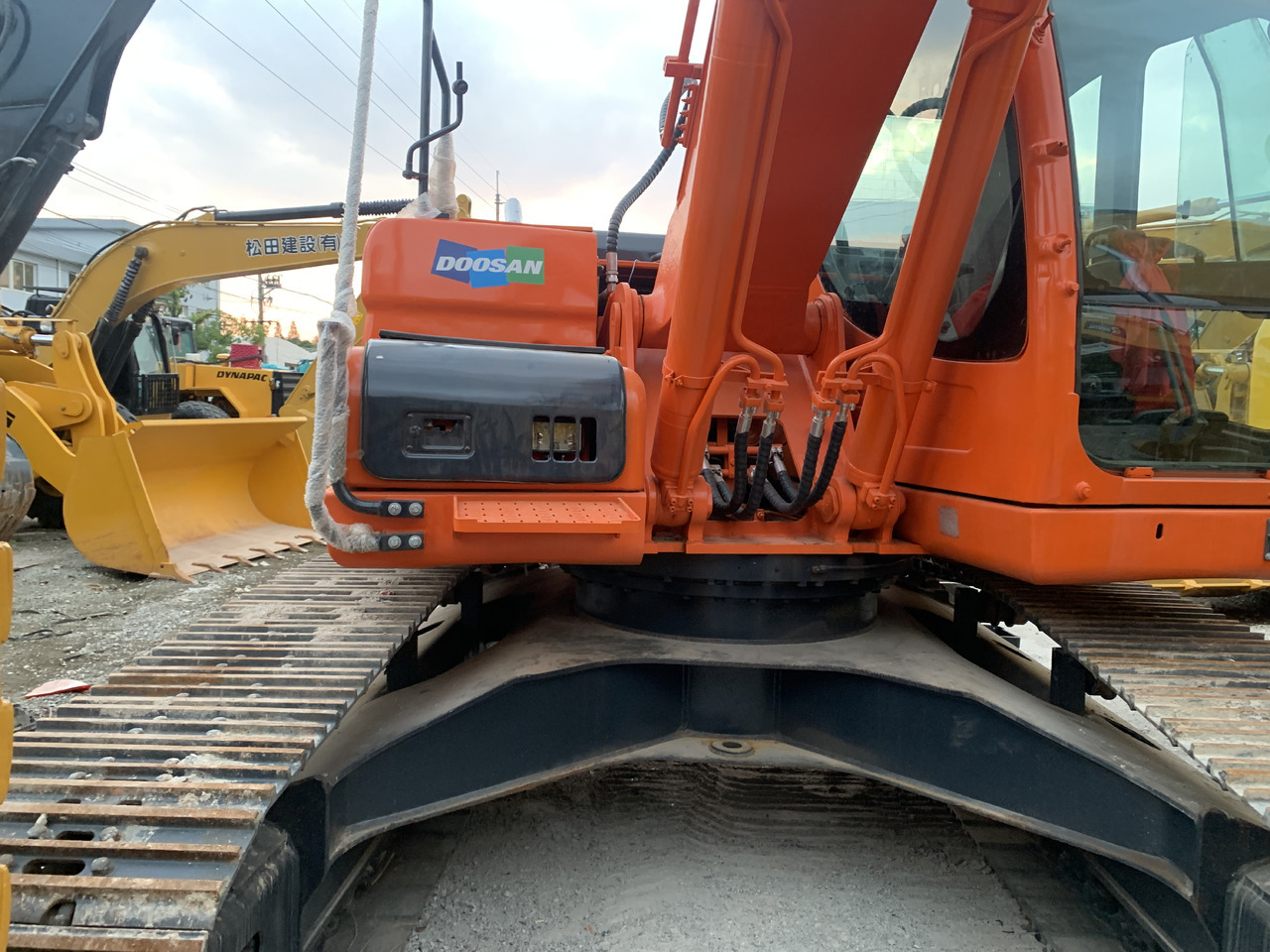 DOOSAN DX225LC - Kolesové rýpadlo: obrázok 4 DOOSAN DX225LC - Kolesové rýpadlo: obrázok 4