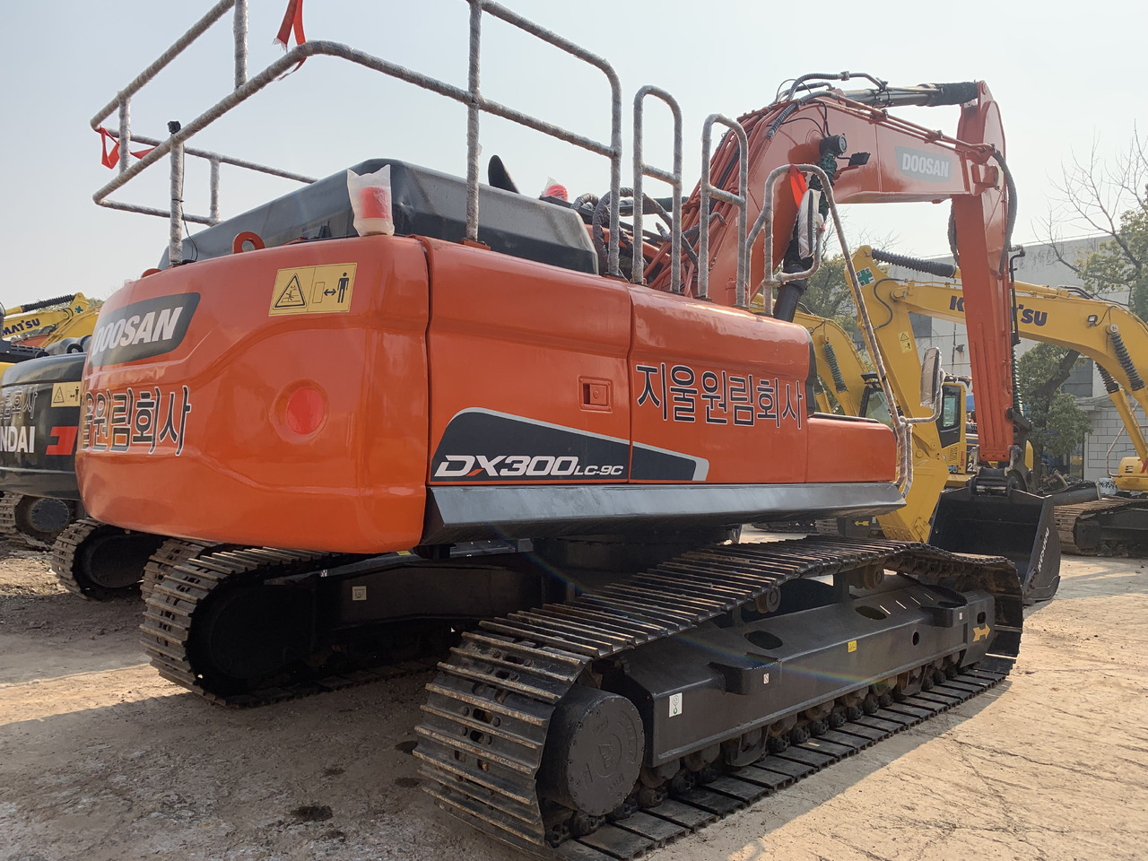 DOOSAN DX300LC-9C - Kolesové rýpadlo: obrázok 1 DOOSAN DX300LC-9C - Kolesové rýpadlo: obrázok 1