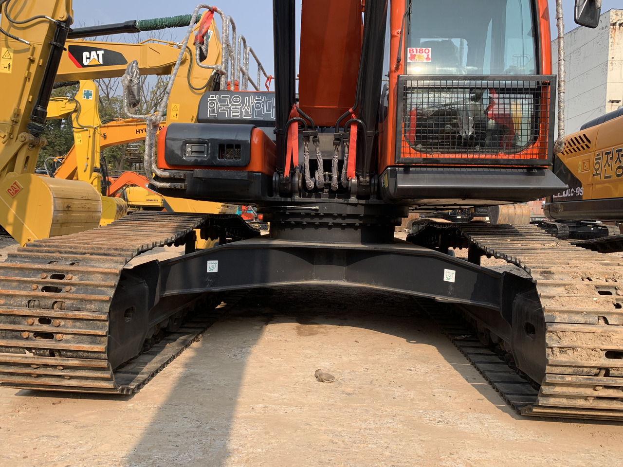 DOOSAN DX300LC-9C - Kolesové rýpadlo: obrázok 4 DOOSAN DX300LC-9C - Kolesové rýpadlo: obrázok 4
