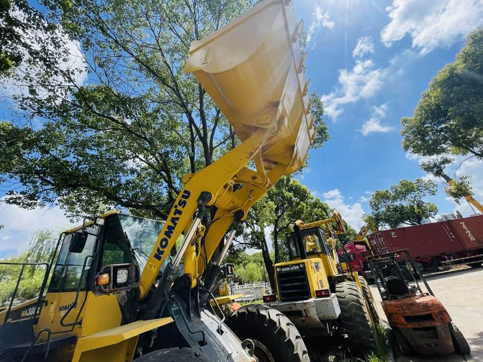 Komatsu WA380-8 - Kolesový nakladač: obrázok 5 Komatsu WA380-8 - Kolesový nakladač: obrázok 5