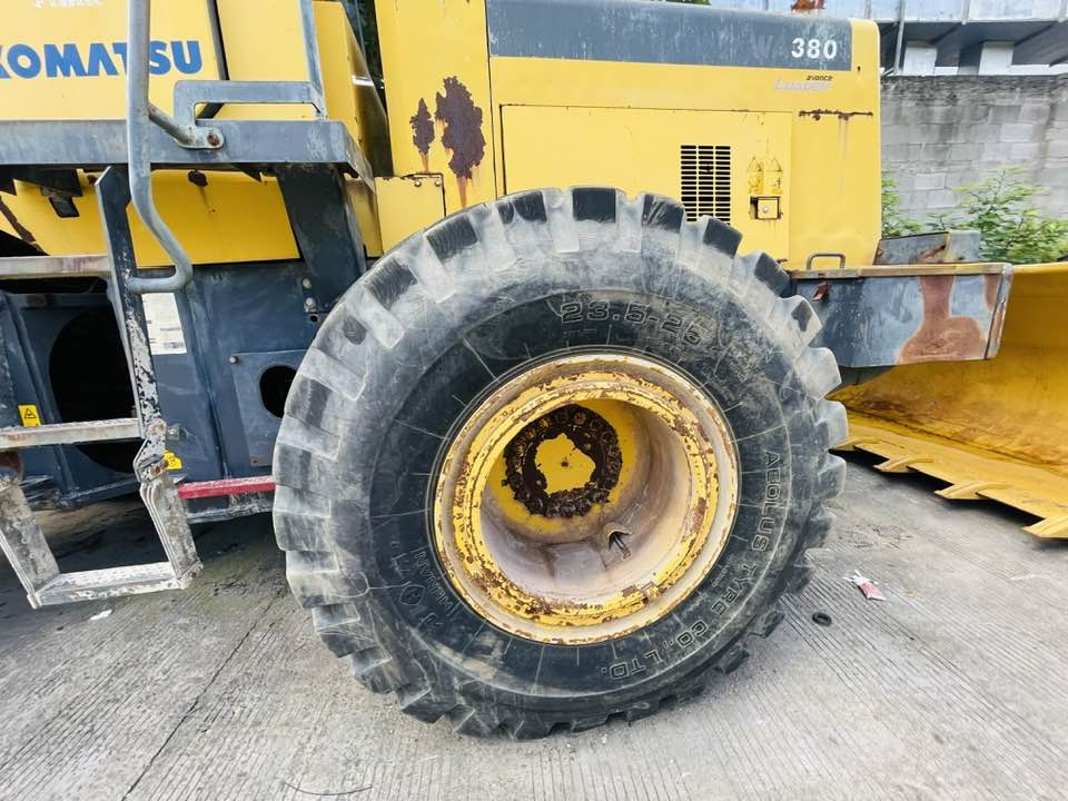 Komatsu WA380-8 - Kolesový nakladač: obrázok 5 Komatsu WA380-8 - Kolesový nakladač: obrázok 5