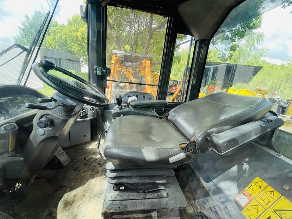 Komatsu WA380-8 - Kolesový nakladač: obrázok 2 Komatsu WA380-8 - Kolesový nakladač: obrázok 2