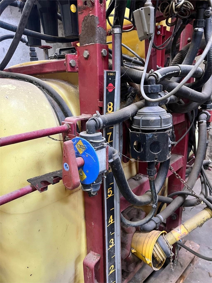 Hardi 800 L MED 12 BOM - Postrekovač za traktor: obrázok 4 Hardi 800 L MED 12 BOM - Postrekovač za traktor: obrázok 4