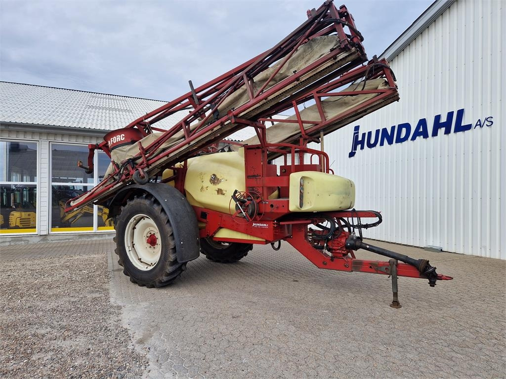 Hardi COMMANDER 2800 TWIN - Ťahaný postrekovač: obrázok 1 Hardi COMMANDER 2800 TWIN - Ťahaný postrekovač: obrázok 1