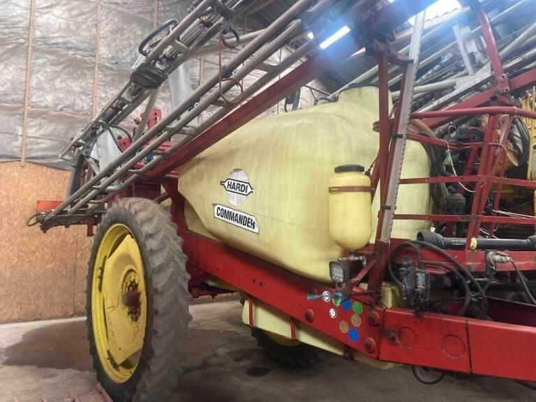 Hardi COMMANDER 4200L - Ťahaný postrekovač: obrázok 1 Hardi COMMANDER 4200L - Ťahaný postrekovač: obrázok 1