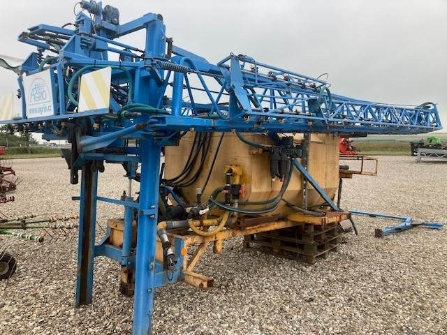 Lindus 3000 L - 30 M BOM - Postrekovač za traktor: obrázok 1 Lindus 3000 L - 30 M BOM - Postrekovač za traktor: obrázok 1