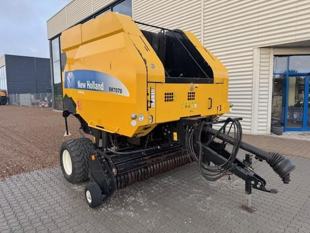 New Holland BR7070 - Lis na okrúhle balíky: obrázok 2 New Holland BR7070 - Lis na okrúhle balíky: obrázok 2