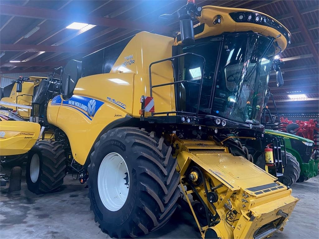 New Holland CR9.90 ST.V EU AMEA - Obilný kombajn: obrázok 2 New Holland CR9.90 ST.V EU AMEA - Obilný kombajn: obrázok 2