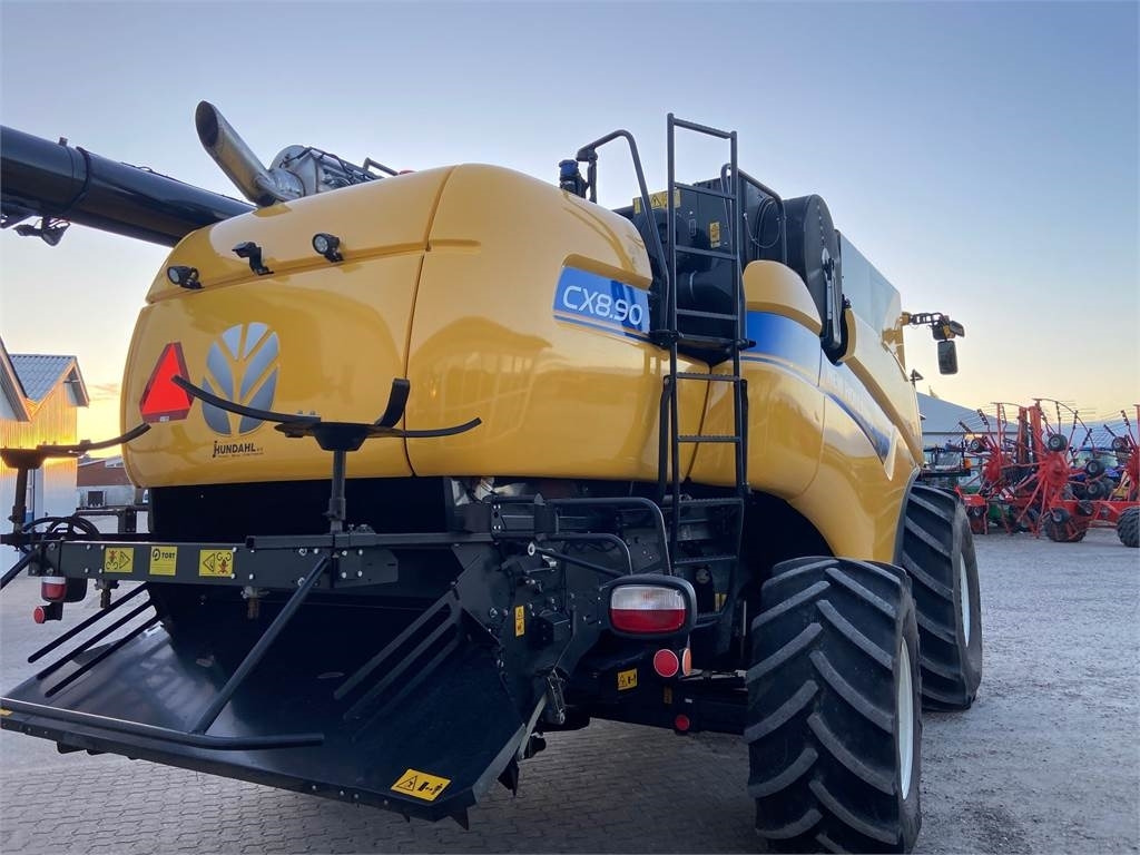 New Holland CX8.90 STAGE5 SLH - Obilný kombajn: obrázok 3 New Holland CX8.90 STAGE5 SLH - Obilný kombajn: obrázok 3
