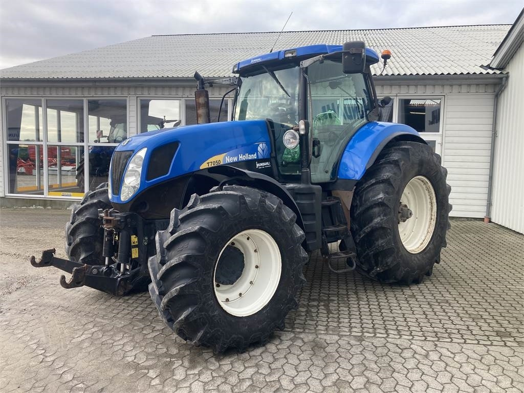 New Holland T7050 - Traktor: obrázok 3 New Holland T7050 - Traktor: obrázok 3
