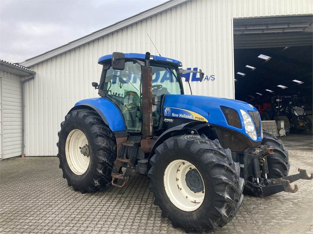 New Holland T7050 - Traktor: obrázok 1 New Holland T7050 - Traktor: obrázok 1