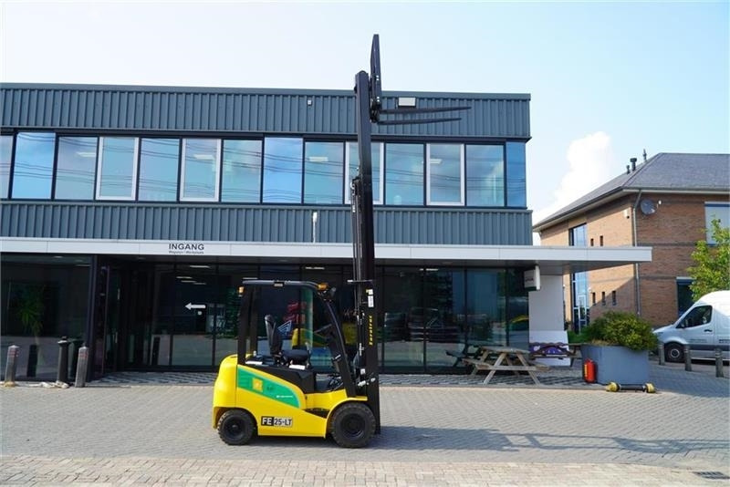 Eurotrac EL TRUCK - Elektrický vysokozdvižný vozík: obrázok 4 Eurotrac EL TRUCK - Elektrický vysokozdvižný vozík: obrázok 4