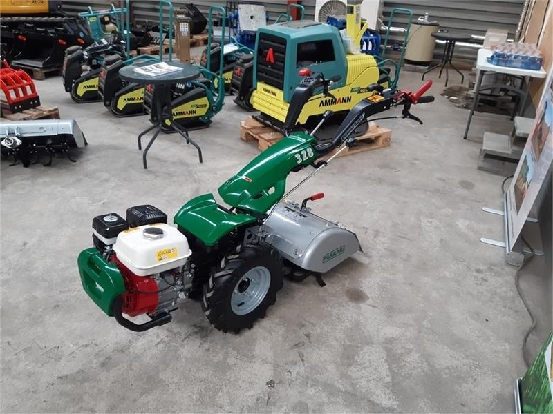 Ferrari 328 - Komunálny traktor: obrázok 3 Ferrari 328 - Komunálny traktor: obrázok 3