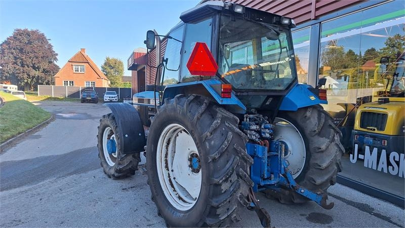 Ford 8240 - Traktor: obrázok 5 Ford 8240 - Traktor: obrázok 5
