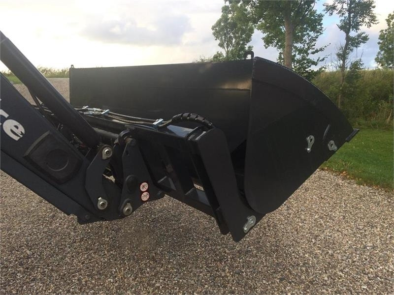 - - - J-Maskiner 2400 Højtipskovl - Lyžica pre Stavebné stroje: obrázok 1 - - - J-Maskiner 2400 Højtipskovl - Lyžica pre Stavebné stroje: obrázok 1