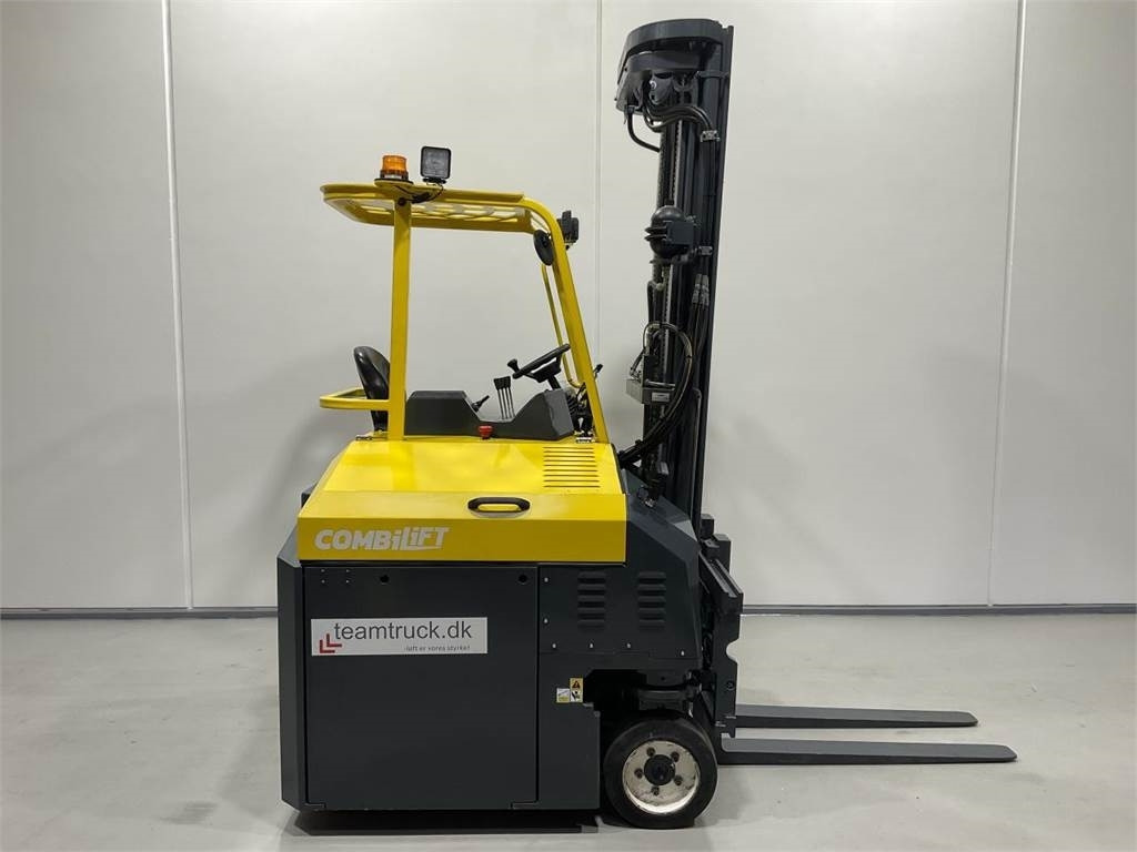 Combilift CBE3000 - 4-cestný skladový zakladač: obrázok 1 Combilift CBE3000 - 4-cestný skladový zakladač: obrázok 1