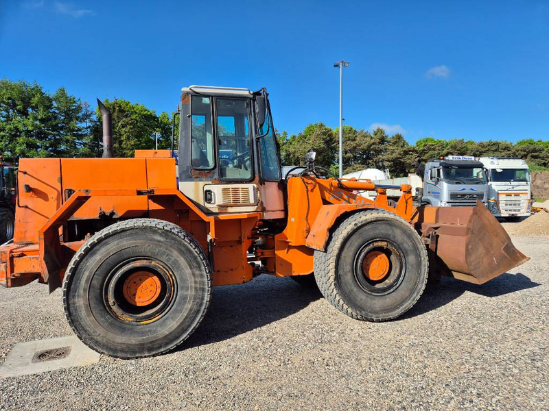 Hitachi FR 130 - Kolesový nakladač: obrázok 1 Hitachi FR 130 - Kolesový nakladač: obrázok 1