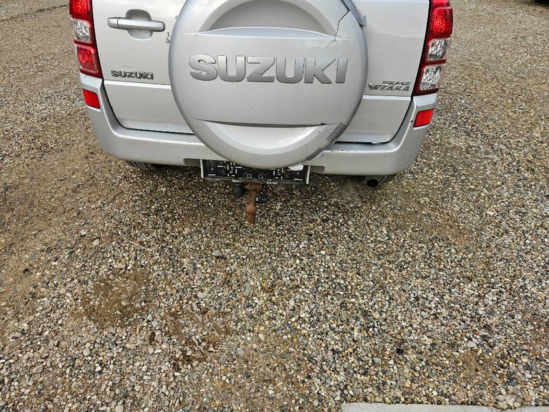 Suzuki Grand Vitara 2,0 GLX aut. Van 5d - Dodávka skriňová nadstavba: obrázok 4 Suzuki Grand Vitara 2,0 GLX aut. Van 5d - Dodávka skriňová nadstavba: obrázok 4