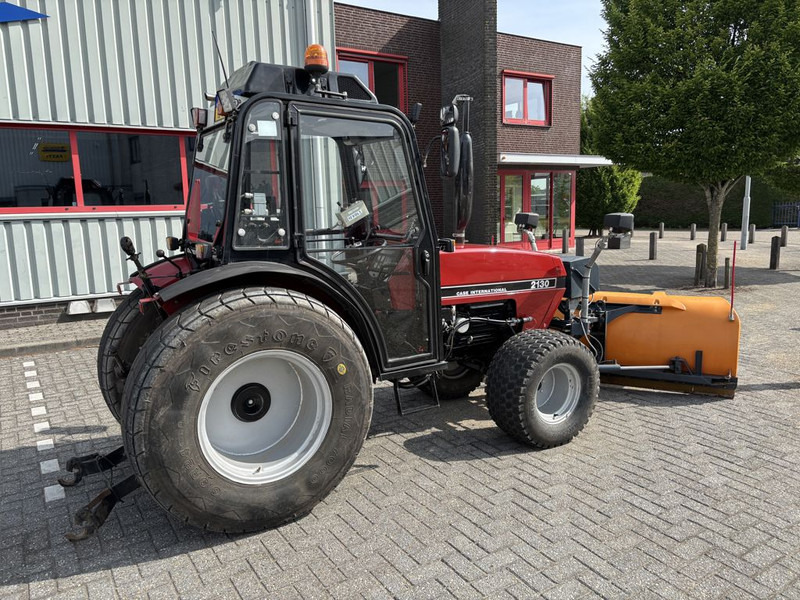 Case IH 2130 - Traktor: obrázok 3 Case IH 2130 - Traktor: obrázok 3